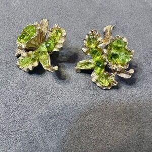 Vintage Gold-Tone Orchid Flower‎ Clip-On Earrings w/ Jadeite-Tested Green Stone